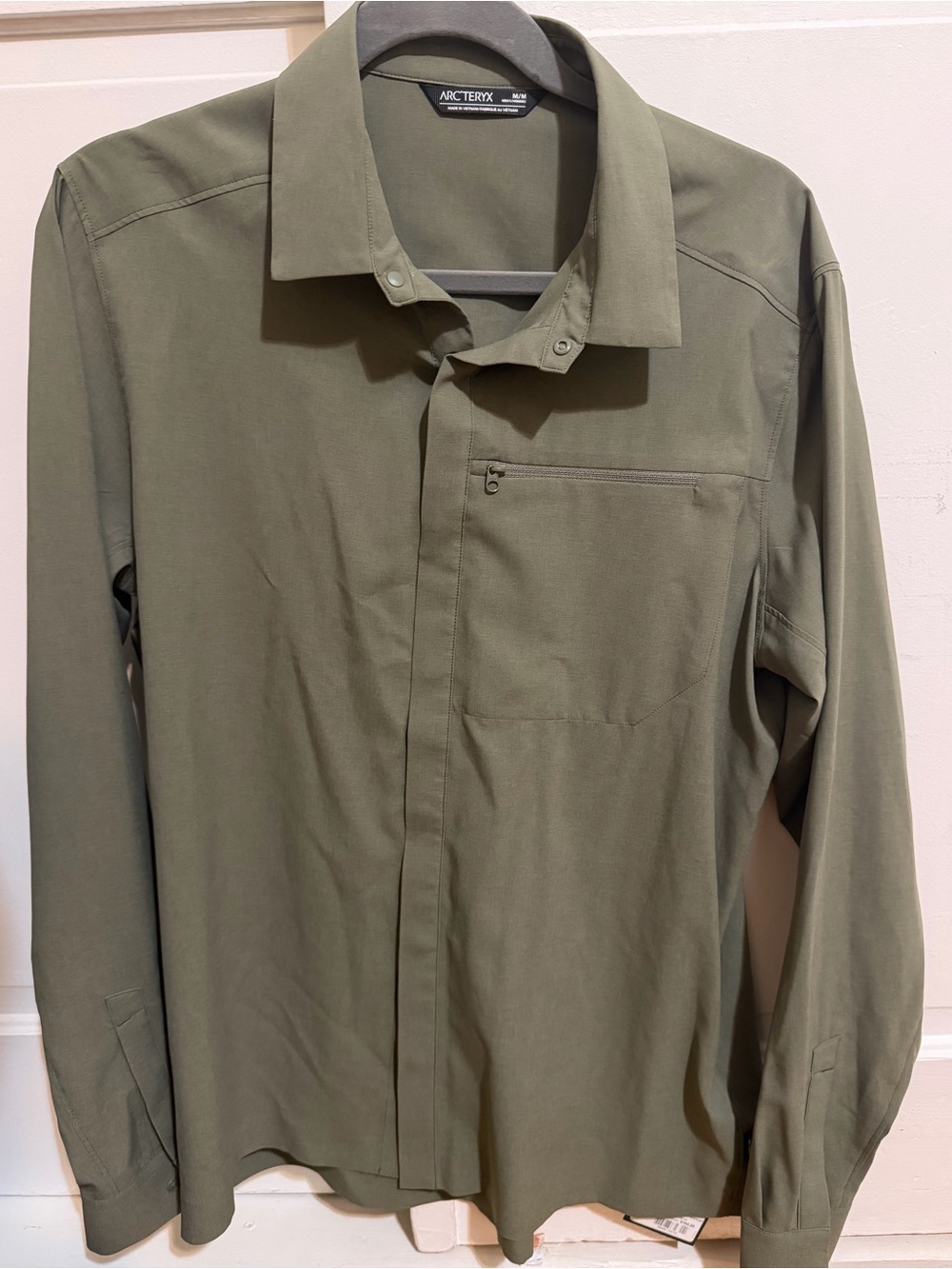 Arc'teryx Men's Olive Button-Front Casual Shirt